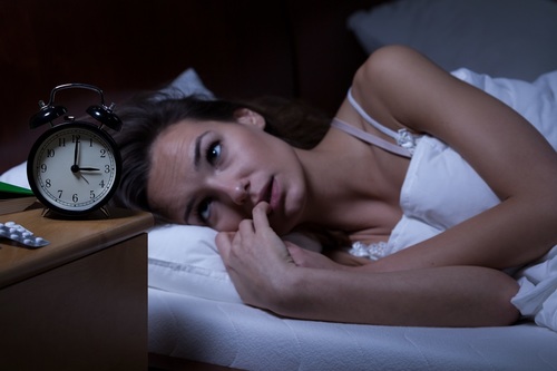 Wiele osób ma problemy ze snem - jakie są najczęstsze przyczyny tych kłopotów?