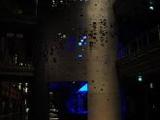 Nowoczesne wnętrza: świetlista kolumna w Starym Browarze