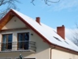 Jak dbać o dach podczas śnieżnej zimy?