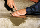 Jak naprawiać ubytki w betonowym podjeździe?