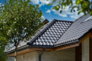 Dachówka ceramiczna to inwestycja na dekady. Sprawdź, czego nie robić przy jej wyborze