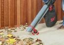 Łatwiejsze sprzątanie liści w ogrodzie z pomocą odkurzacza
