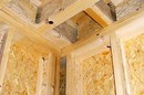 Czy warto budować dom o konstrukcji drewnianej? 