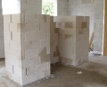 Ścianki działowe zapewniające izolację cieplną. Nowe bloki wapienno - piaskowe. 