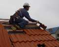 Jak poprawnie wykonać pokrycie dachowe? Montaż dachu krok po kroku. 