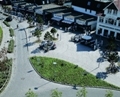 Jaką nawierzchnię mają place publiczne? Place publiczne z klinkierowej cegły brukowej.