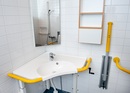 Łazienka urządzona na potrzeby osób niepełnosprawnych
