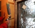 Jak montować i uszczelniać okna zimą?