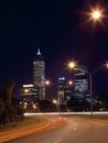 Oświetlenie uliczne: Nowoczesne żarówki i świetlówki firmy OSRAM - piękne miasto nocą