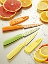 Barwne noże w kuchni 