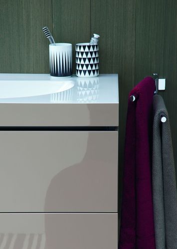 Umywalka połączona z szafką - łazienka odzwierciedleniem topowych trendów designerskich