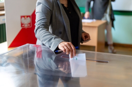 Cyberzagrożenia w wyborach – jak nie dać się oszukać?