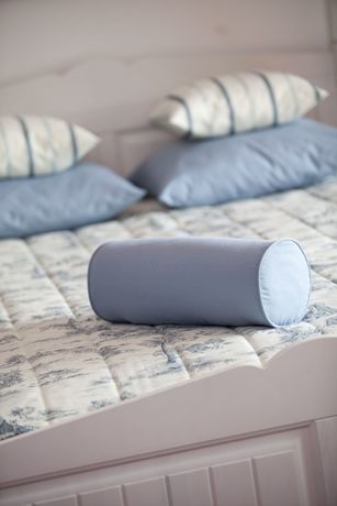 Styl prowansalski w sypialni - kilka inspiracji jak wybrać meble i dodatki