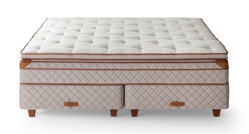 Świeżo, jasno, wakacyjnie: pomysły na letnią metamorfozę sypialni