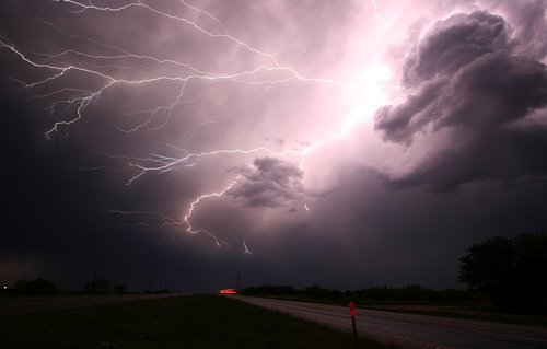 Dom i sprzęt elektroniczny bezpieczne podczas burzy