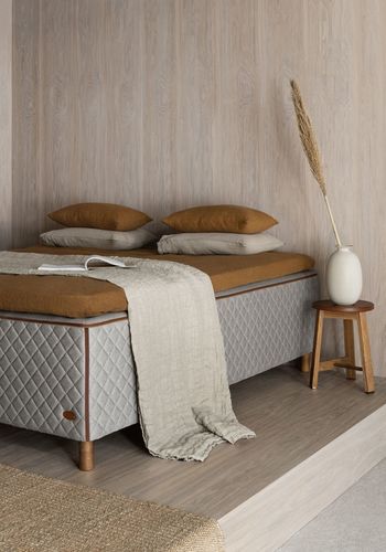 Świeżo, jasno, wakacyjnie: pomysły na letnią metamorfozę sypialni