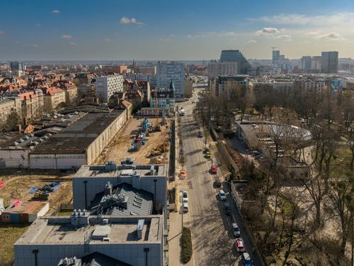 Historyczna zajezdnia na Jeżycach przechodzi metamorfozę. Powstaną mieszkania i przestrzeń publiczna