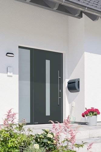 Niewidoczny system antywłamaniowy w nowych wzorach drzwi aluminiowych firmy Hörmann