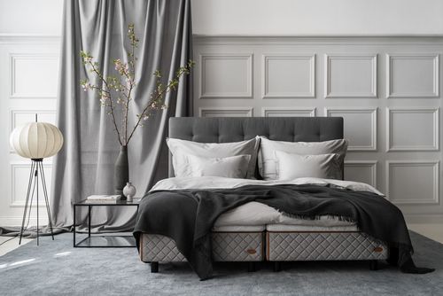 Świeżo, jasno, wakacyjnie: pomysły na letnią metamorfozę sypialni