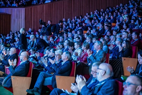 Jakie zagadnienia czekają na uczestników tegorocznej edycji kongresu Open Eyes Economy Summit 2023?