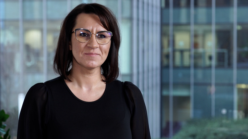 Automatyzacja i AI w firmach. Dane pokazują wyraźną przepaść między dużymi a małymi organizacjami