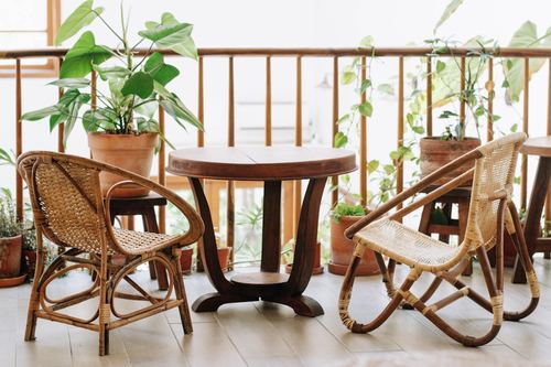 Jak urządzić balkon, by stał się Twoją prywatną oazą spokoju? Poznaj nasze pomysły!
