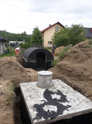Czy zbiornik o pojemności 10 m3 wystarczy dla domu jednorodzinnego i jak często trzeba go opr&oacute;żniać?