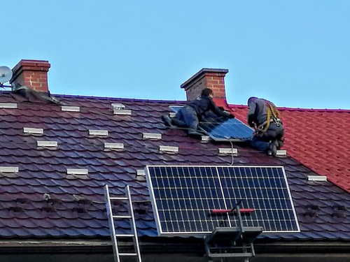 Zamrożenie cen energii obowiązuje do końca bieżącego roku dla gospodarstw domowych, a jak mozna zmniejszyć rachunki w kolejnym roku?