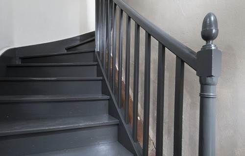 Renowacja schodów drewnianych - jaka farba będzie najlepsza?