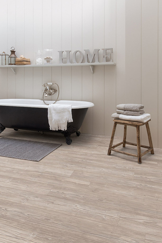  Drewniane podłogi, marmurowe blaty i umywalki, czy ściany wykończone kamieniem, sprawią , że nasza łazienka przemieni się w przytulne spa