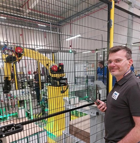 Wdrażanie robotów i automatyzacja produkcji - technologia wspierająca pracowników