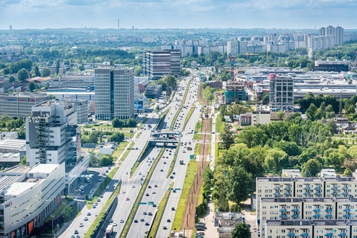 Miasto, które zatrzyma młodych. Megamiasto jako odpowiedź na potrzeby Pokoleń Z i Alpha