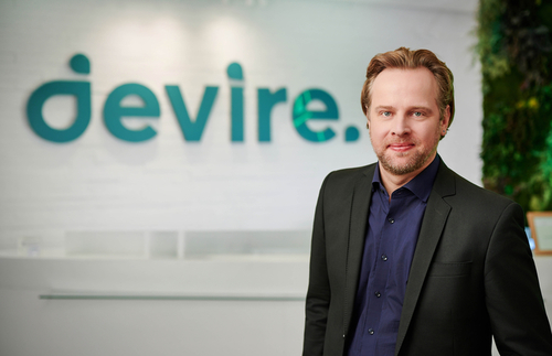 Efektywność kontra przeciążenie. Dlaczego technologia jednocześnie pomaga i szkodzi pracownikom