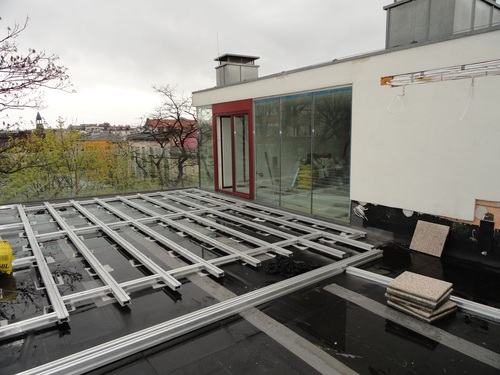Jak przeprowadzić remont tarasu na dachu starej krakowskiej kamienicy ?
