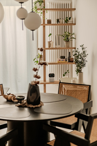 Zaglądamy do mieszkania architektki urządzonego w klimacie duńskiego hygge i japandi