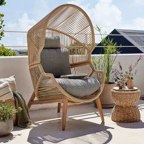 Ukojenie czy zachwyt technologią? Dwa dominujące kierunki we wnętrzach 2025