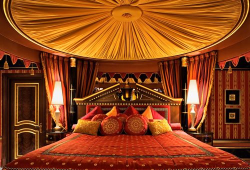 Na czym się śpi w najbardziej luksusowym hotelu świata Burj Al Arab w Dubaju?