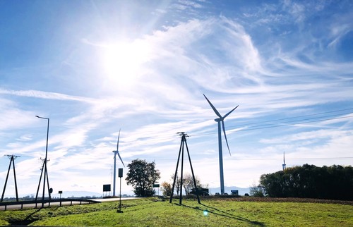 Małe turbiny wiatrowe dla właścicieli domów jednorodzinnych - rozpoczyna się pilotażowy projekt polskich naukowców