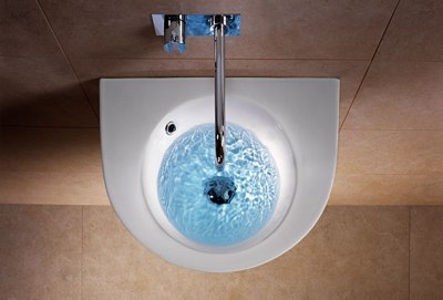 Aranżacja łazienki - jaka umywalka gdy miejsca jest mało?