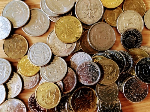 Ekonomiści przewidują nieznaczne obniżki stóp procentowych w II połowie roku