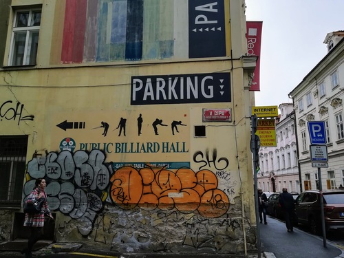 Kiedy grafiti na ścianach i elewacjach nie jest sztuką, to jak skutecznie pozbyć się szpecących napisów?