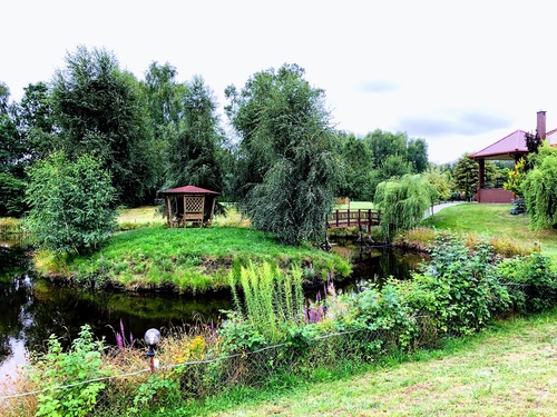 Gdzie w ogrodzie umieścić domek na narzędzia?