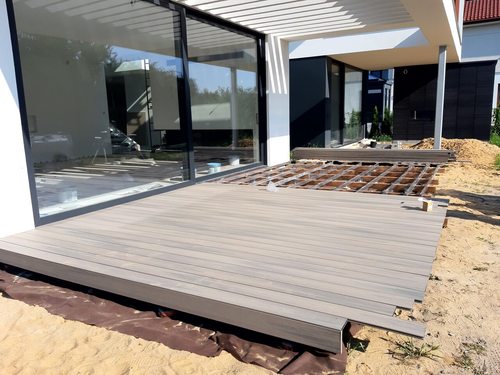 Nowy taras może szybko stracić urok. Oto najczęstsze błędy montażowe i jak ich uniknąć