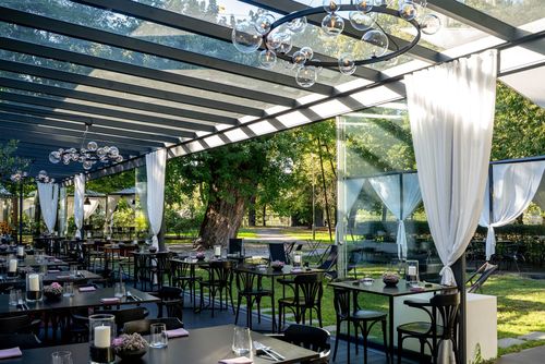 Warszawa zyskuje KLONN: restauracja i salon sztuki architekta Mirosława Nizio