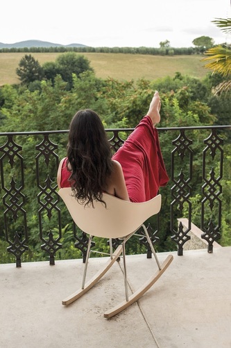 Jakie krzesła wybrać kiedy mamy mało miejsca w ogródku albo na balkonie?
