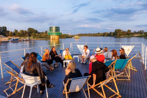 Design nad Wisłą: DOMOTEKA otworzyła letnią strefę w Miami Wars