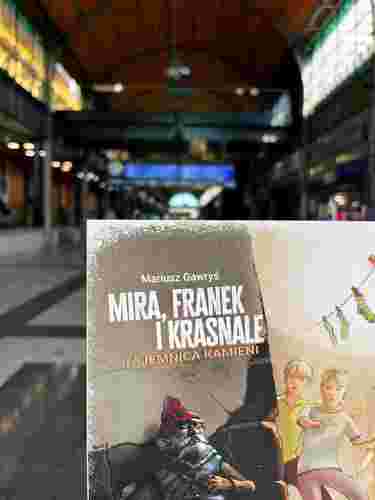 Miasto dw&oacute;ch świat&oacute;w. &bdquo;Mira, Franek i krasnale&rdquo; odkrywają ukryte historie Wrocławia