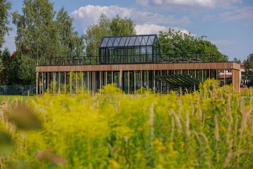 W Konstancinie-Jeziornie wśród zieleni powstaje inwestycja miasteczko Gaia Park