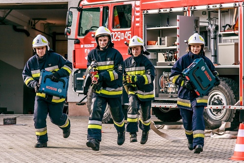  również strażacy korzystają z narzędzi Bosch, uważając je za wyjątkowo wszechstronne i łatwe w użyciu