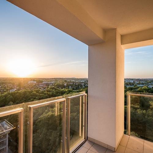 Panoramiczny widok na Poznań z osiedla Red Park